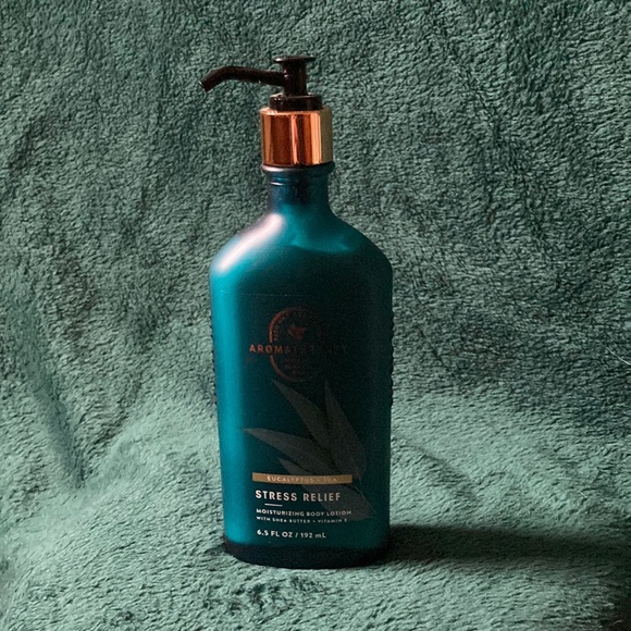 3/$21 Stress Relief Eucalyptus + Tea Aromatherapy - Picture 1 of 3